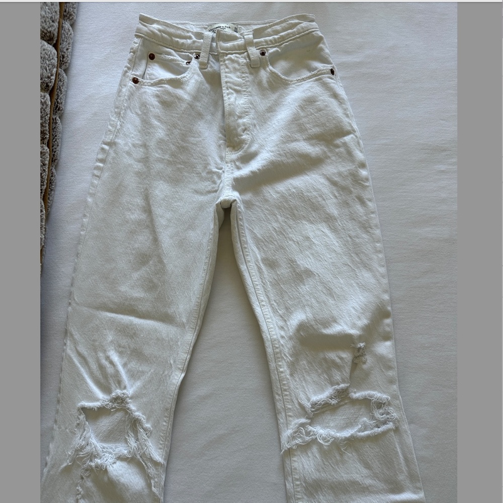 A&F Women's Ultra High Rise Ankle Straight Jean (Size: 00, 24R)